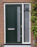 Raamfolie verticaal modern met strepen en huisnummer